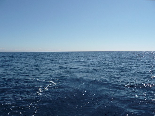 Calm waters in Bass Strait. © Stephanie Juleff