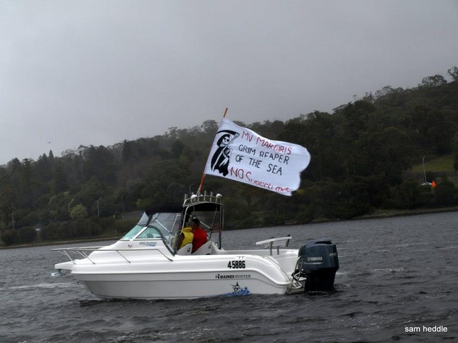 The hardy band of protesters made their message clear. © SW