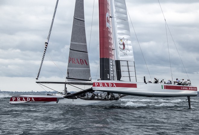 Luna Rossa AC72<br />
First sailing day in the Hauraki Gulf, Auckland-NZ, © Carlo Borlenghi/Luna Rossa http://www.lunarossachallenge.com