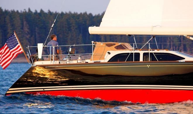 Cockpit area is backed by open entry transom and swim board ©  SW