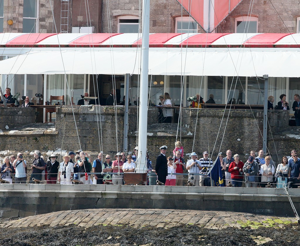 Spectators and RYS members await the starting cannon - J Class 100 Guineas Cup © Crosbie Lorimer http://www.crosbielorimer.com