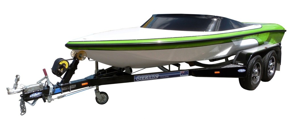 Oceanic ski wake 3 © Sandman PR