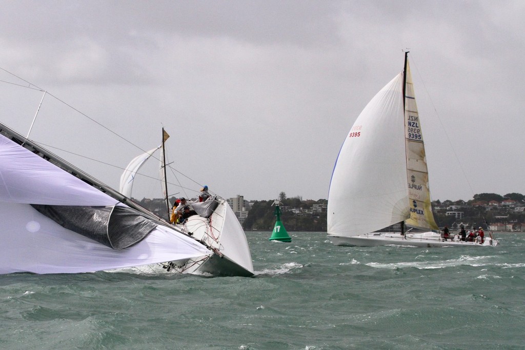 Overall winner, Bare Essentials, passes Ran Tan at the start © Richard Gladwell www.photosport.co.nz