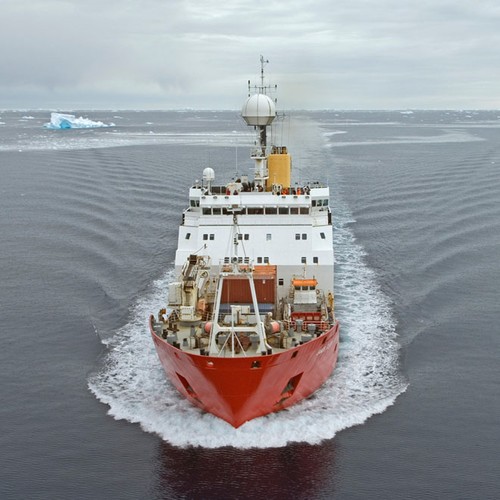 RRS James Clark Ross in the Bellingshausen Sea, west of the Antarctic Peninsula © British Antarctic Survey http://www.antarctica.ac.uk