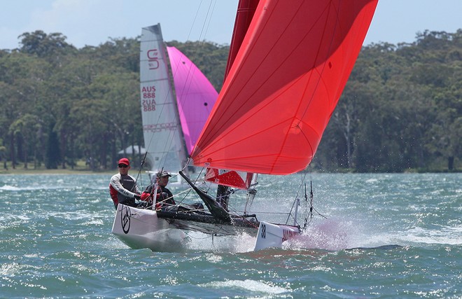 Adam Beashel and Grant Pellew head for the bottom gate - F18 Nationals  © Crosbie Lorimer http://www.crosbielorimer.com