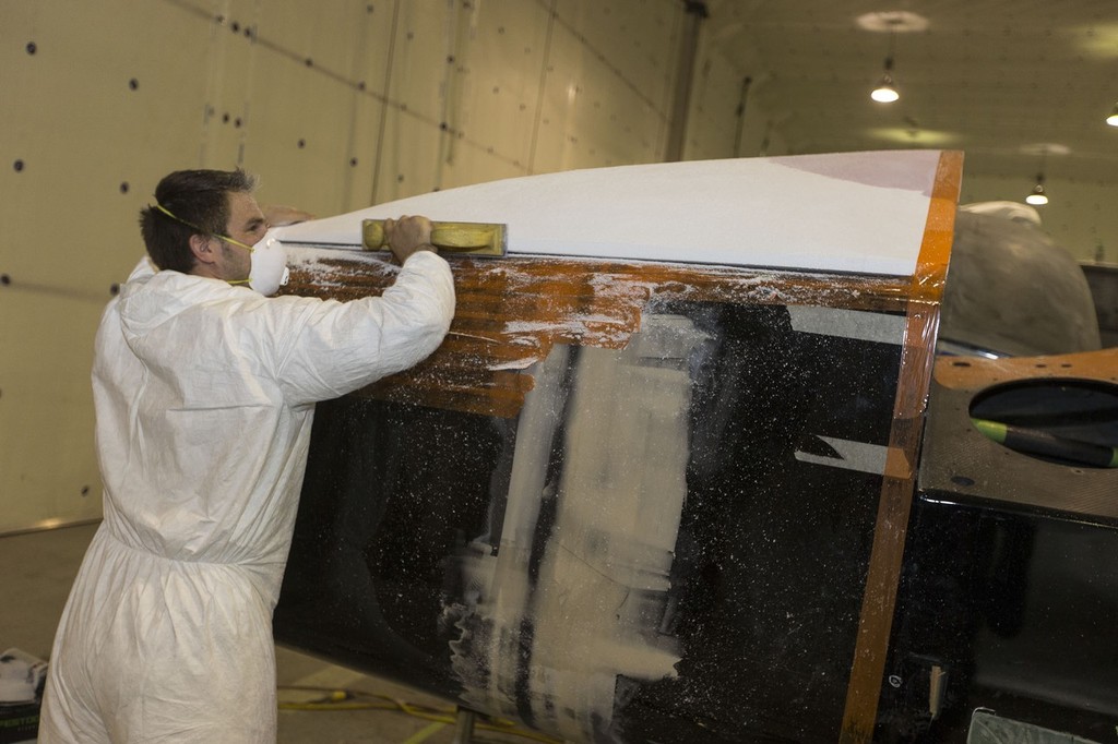Boat 1 repair and Boat 2 building © Guilain Grenier Oracle Team USA http://www.oracleteamusamedia.com/
