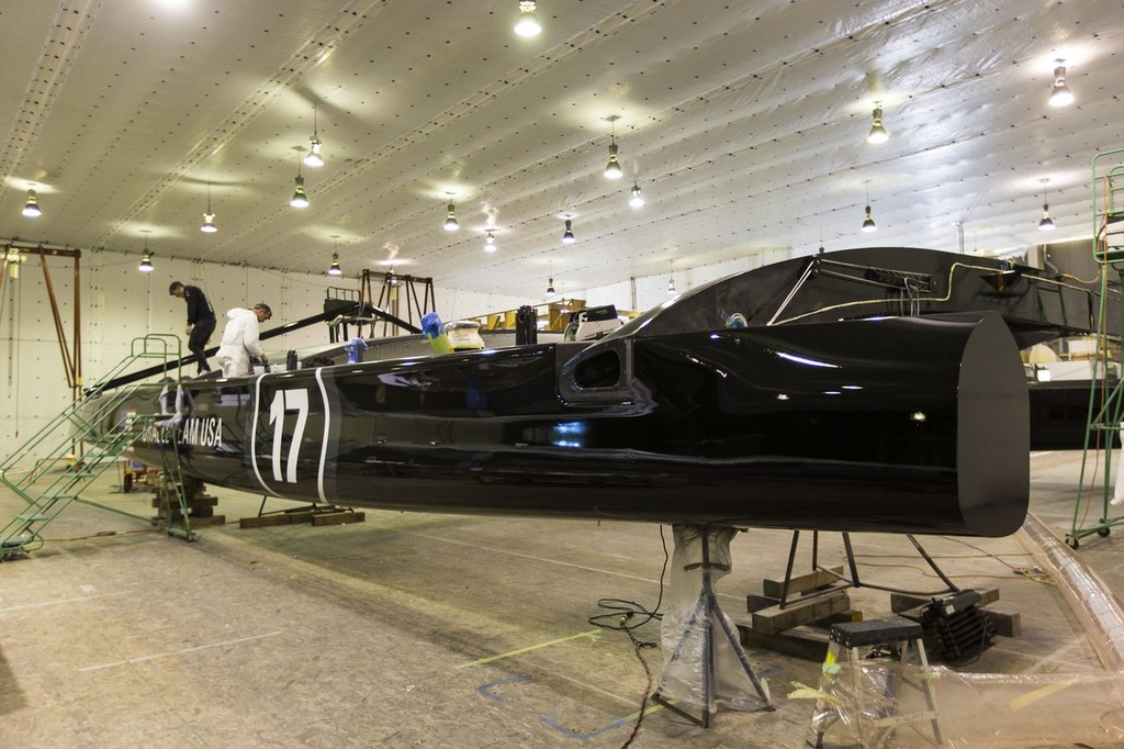 Boat 1 Repair and Boat 2 building  © Guilain Grenier Oracle Team USA http://www.oracleteamusamedia.com/