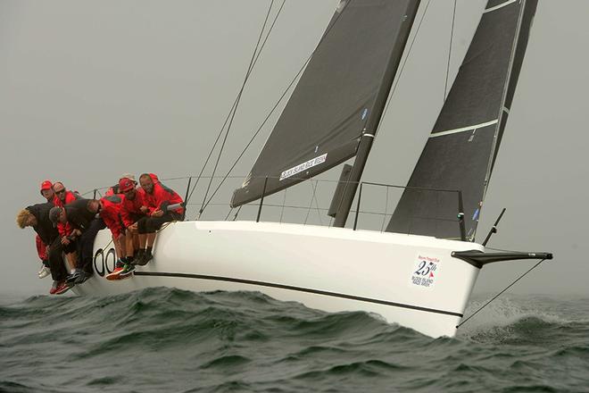 Andrew Fisher (left), skipper, and Brad Kendell, crew, of Bandit ©  www.photoboat.com