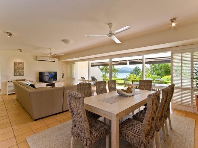 Enjoy the spacious open plan living at Bella Vista East 1! © Kristie Kaighin http://www.whitsundayholidays.com.au