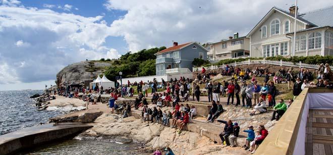 Crowds enjoying the sun while watching close to shore action during the Qualifying Round 2 of Stena Match Cup Sweden 2013 © Brian Carlin/AWMRT http://www.wmrt.com/