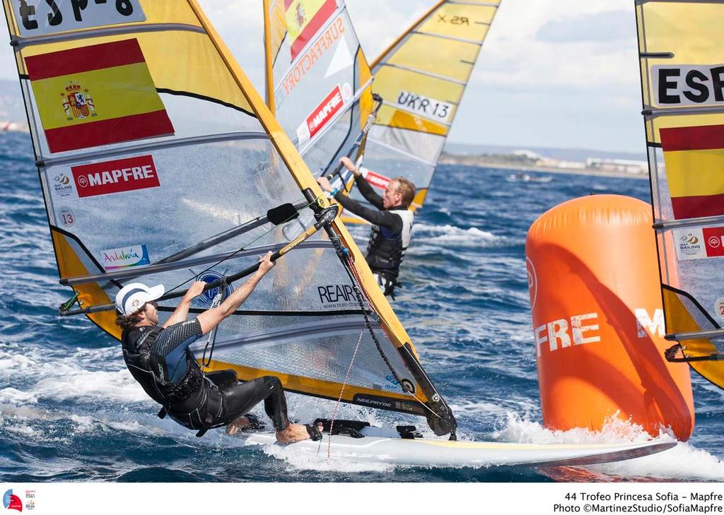 44 TROFEO S.A.R. Princesa Sofia Mapfre, day 4 - RS:X Men; ESP-8; 13; Juan Manuel Moreno Vega © MartinezStudio.es