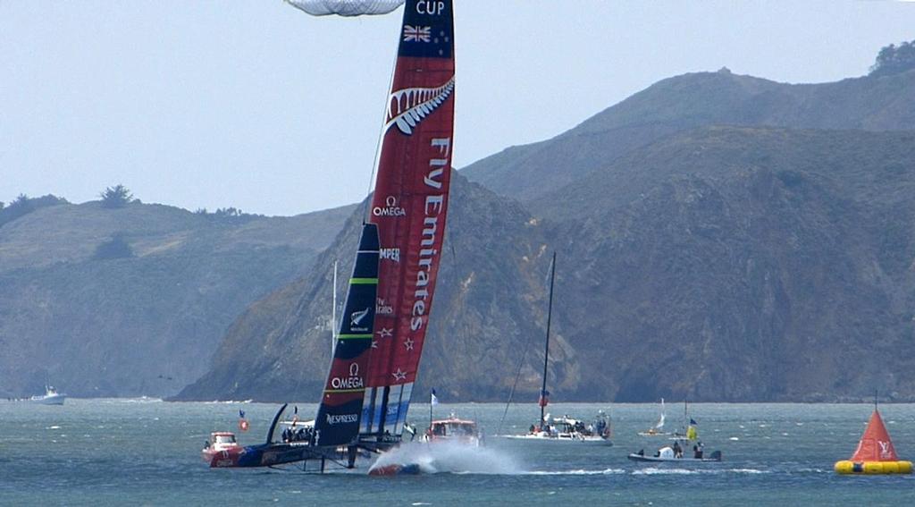 Rounding the top gate - 2013 Louis Vuitton Cup, Round Robin 1, Race 1 © John Navas 