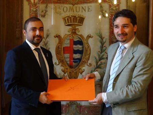 WPPA Vice President Dr Khalid Al  Zahed (left) with the Mayor of Stresa, Mr Canio Di Milia after signing an agreement to host the first international XCAT World Series race in Italy next month. &copy; Karien Jonckheere