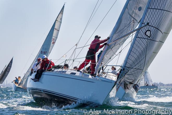 Preparing for launch on JohnnyBeGoode. - 2014-15 Club Marine Series ©  Alex McKinnon Photography http://www.alexmckinnonphotography.com