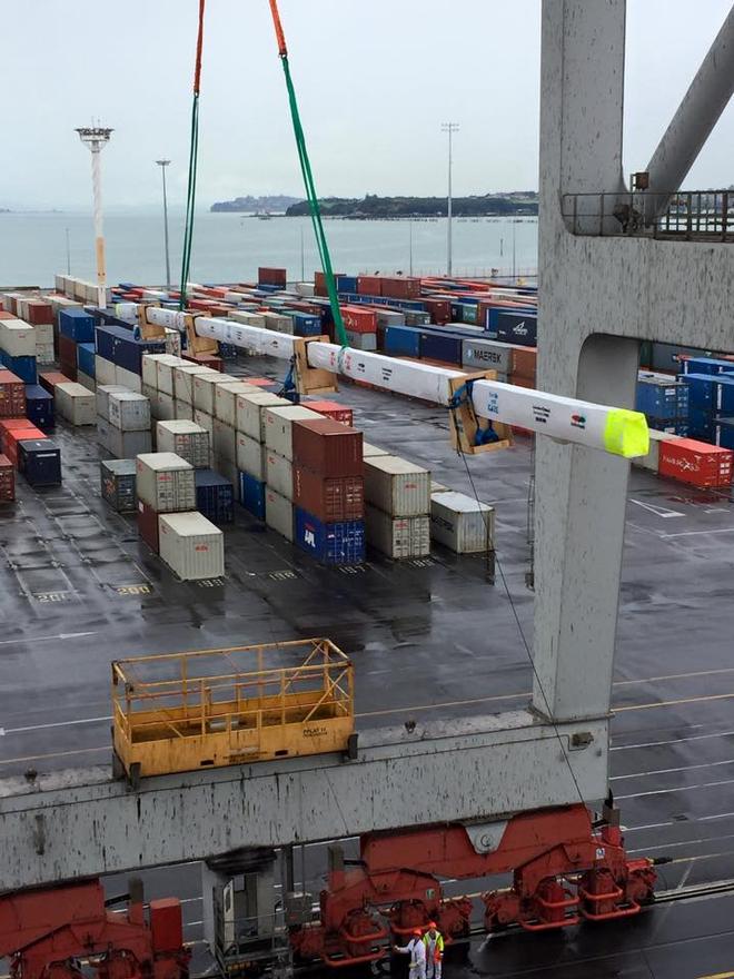 The spare rig gets loaded aboard the Maersk bound for the east coast of the USA © Southern Spars