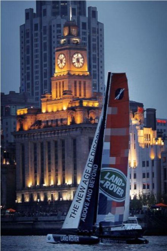 Land Rover Extreme 40 sailing on the Huangpu River, in the Bund area of Shanghai. - Extreme Sailing Series © Alex Wang / Extreme Sailing Series