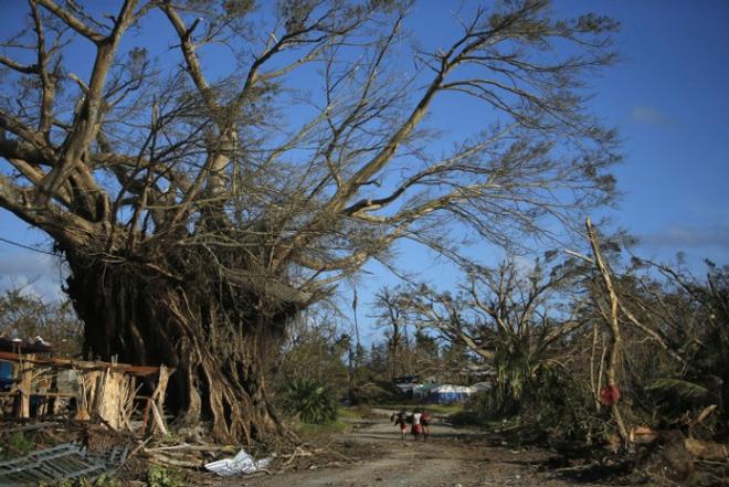 Post Cyclone Pam where the Lenakel Market took place; March 17, 2015 © Edgar Su / Reuters