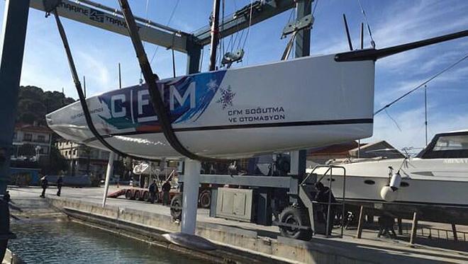 Wetted surface area - aloft in the travel hoist and you see why this IRC 39' should be quick. &copy; CFM/M.A.T. Yachts