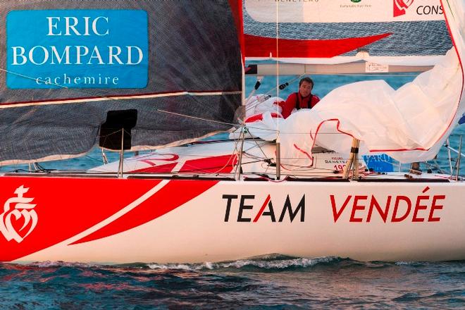 Les Figaros Beneteau au passage de la bouee Owers lors de la 4eme etape - 2015 Solitaire du Figaro – Eric Bompard Cachemire © Alexis Courcoux