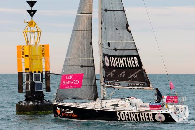 Les Figaros Beneteau au passage de la bouee Owers lors de la 4eme etape - 2015 Solitaire du Figaro – Eric Bompard Cachemire © Alexis Courcoux