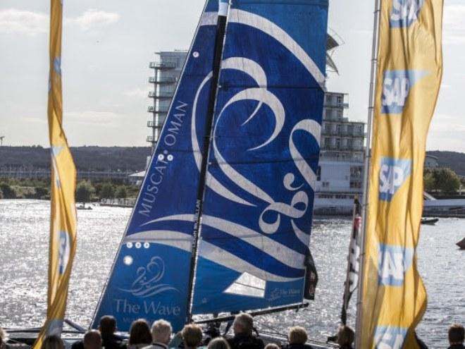 Oman Sail’s team - 2015 Extreme Sailing Series © Oman Sail