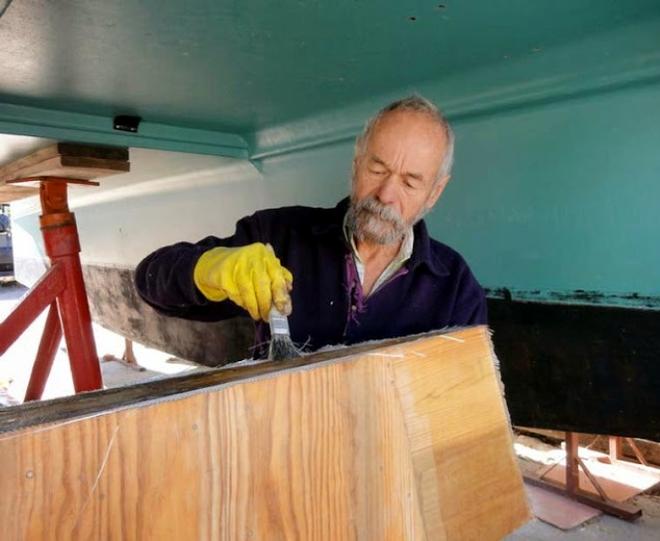 Pete works on fabricating a new keel © Pete Hill