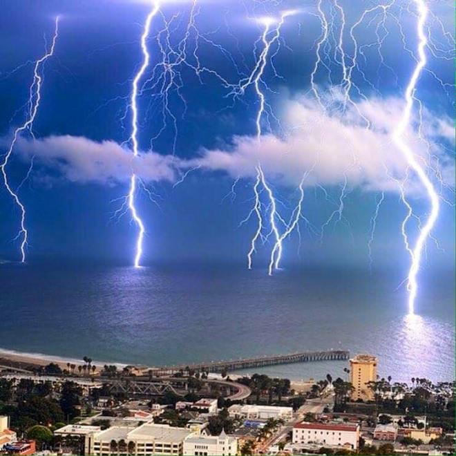Taken later in the day just up the coast in Ventura, author unknown - 2015 Transpac © pressure-drop.us