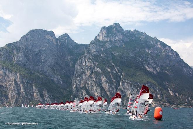 Fleet in action at Circolo Vela Arco - 2015 Europeans O’pen Bic © Fotofiore promovideo