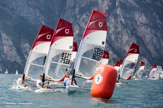 Fleet in action at Circolo Vela Arco - 2015 Europeans O’pen Bic © Fotofiore promovideo