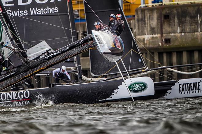 2015 Extreme Sailing Series in Hamburg &copy; Jesús Renedo Photography