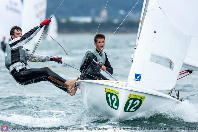 Edoardo Ferraro/Francesco Orlando (ITA) lead U17 fleet - 2015 420 World Championships © Jun Hirai / BULKHEAD Magazine