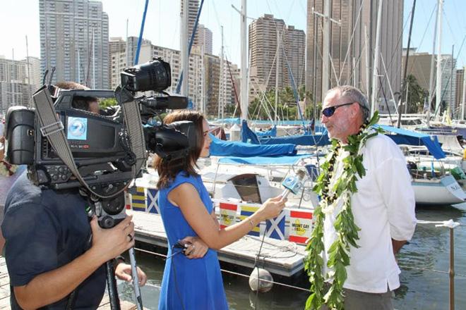 O'Brien greets the media, interested in a Hawaii-based winning team ©  Sharon Green