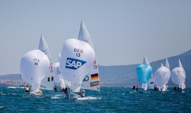 Malte Winkel/Matti Cipra (GER) lead the fleet downwind - 2015 420 and 470 Junior Europeans © Toby Adamson