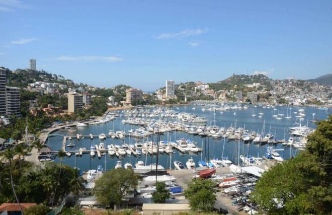 Yachts are docked at a marina in the Bay of Acapulco, Mexico © Bernandino Hernandez / AP