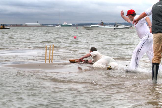 Bramble Bank cricket match © Ingrid Abery http://www.ingridabery.com