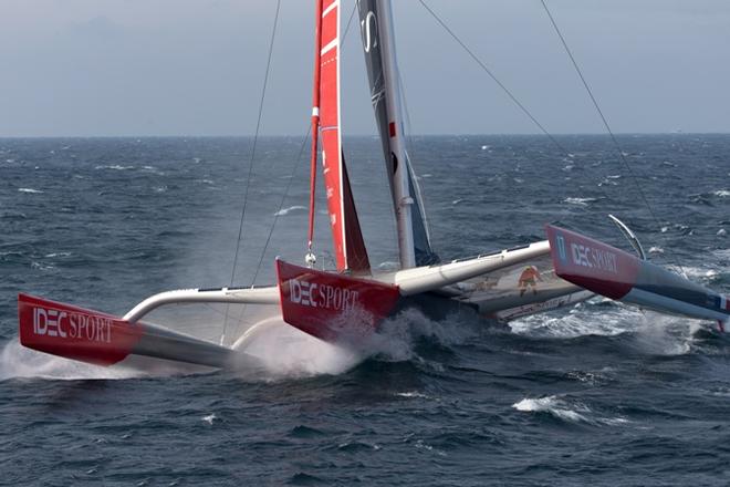 Joyon and his troops put the boat through her paces - 2015 Jules Verne Trophy © Jean-Marie Liot / DPPI / IDEC http://www.trimaran-idec.com/