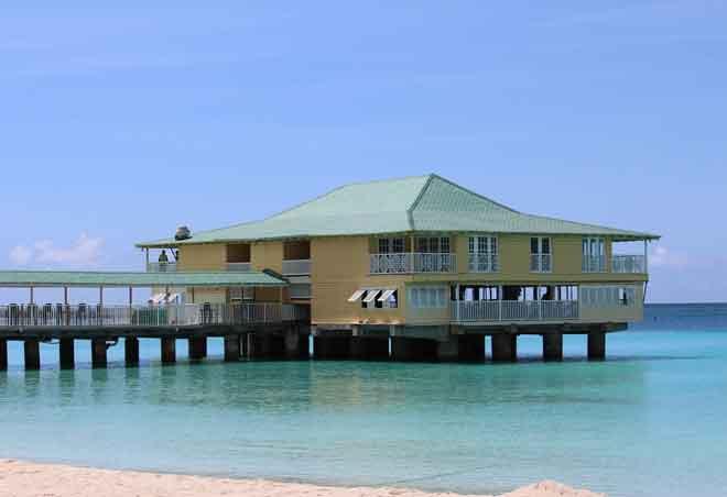 The water colors are amazing in Barbados © Annika Fredriksson