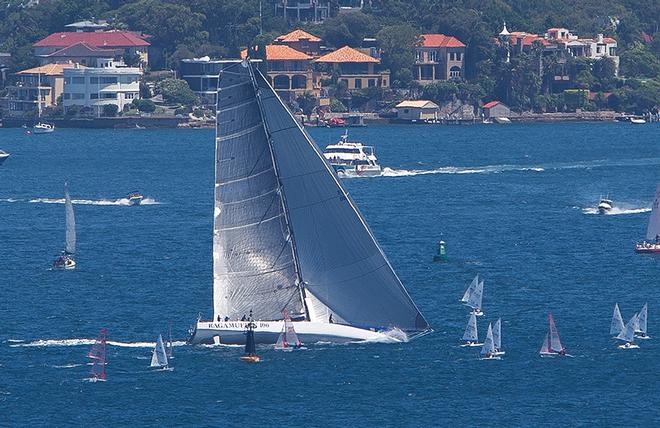 Ragamuffin 100 passing by the Sail Sydney fleet © Crosbie Lorimer http://www.crosbielorimer.com
