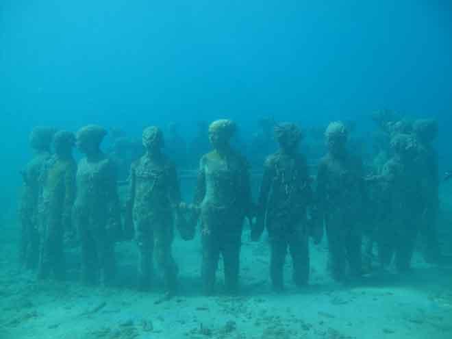 Circle of Children, Molinere Marine Park, Grenada © Annika Fredriksson
