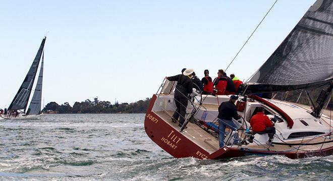Tilt in pursuit of The Fork in the Road on the Tamar River © Sam Tiedemann