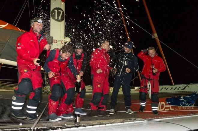 IDEC SPORT completes the adventure after 47 days, 14 hours and 47 minutes - 2015 Jules Verne Trophy © Jean-Marie Liot / DPPI / IDEC http://www.trimaran-idec.com/