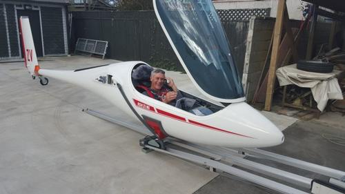 Murray Philpott pictured in his glider © SW