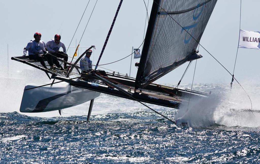 Reaching for the first mark, full pelt. WMRT Fremantle 2016 © Guy Nowell http://www.guynowell.com