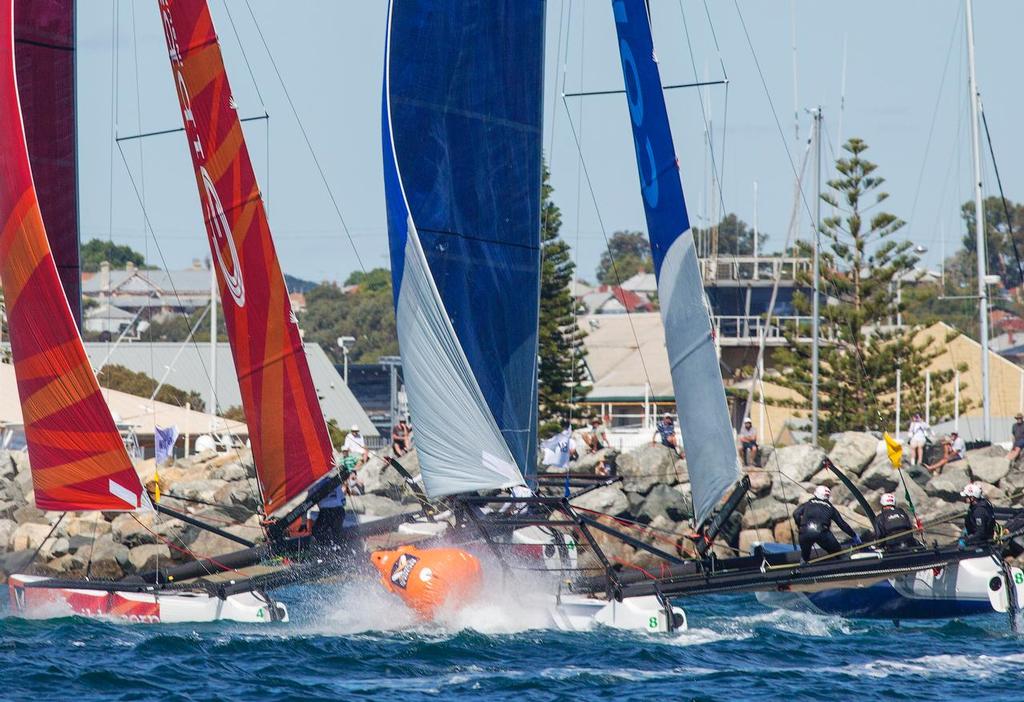 Wiliams (left) and Wallen duke it out in the final. WMRT Fremantle 2016. © Guy Nowell http://www.guynowell.com