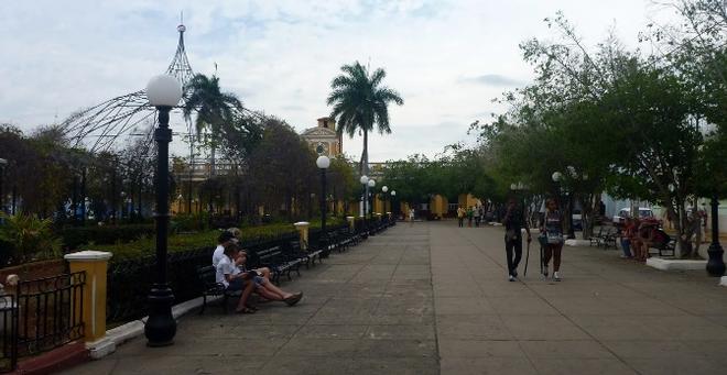 People watching in Trinidad © SV Taipan