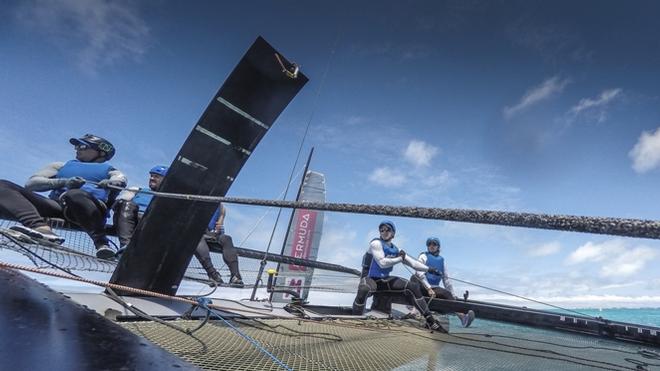 Crew in action © M32 Series
