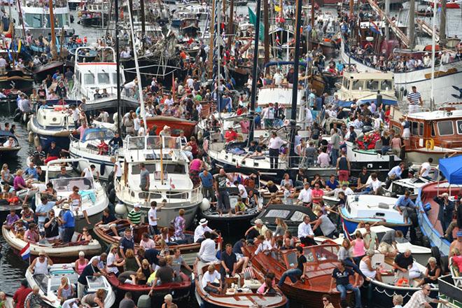 Parade of 8000 boats ©  John Curnow