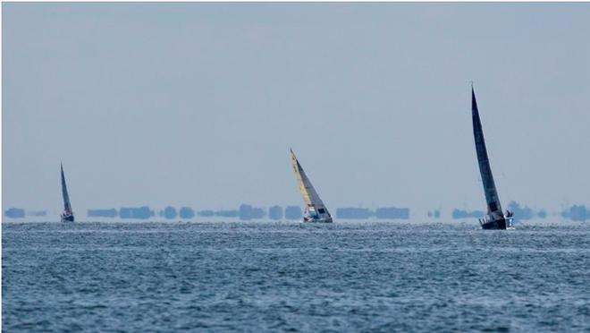 Depart de la 1ere etape de la Solitaire Bompard Le Figaro entre Deauville et Cowes © Alexis Courcoux