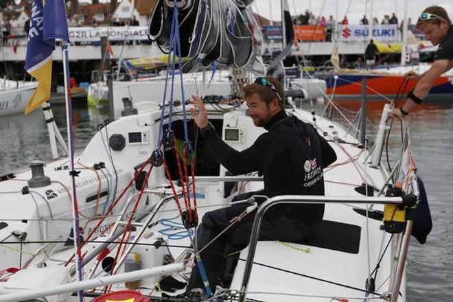 Andrew Baker waves goodbye to his friends and family as he departs for Paimpol. - Solitaire Bompard Le Figaro © Artemis Offshore Academy