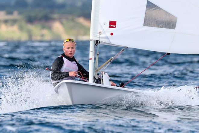 Monika Mikkola from Finland is taking the lead in the women's fleet of the Laser Radial at the U-21 World Championship in Kiel: She already won three out of four races. © www.segel-bilder.de